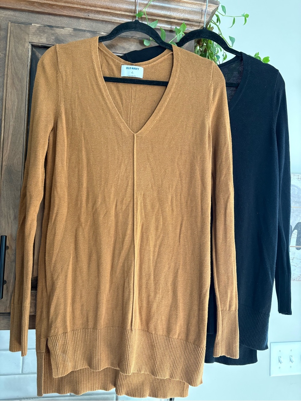 2 Old Navy Black & a Brown V-Neck Long Sleeve Knit Tunics